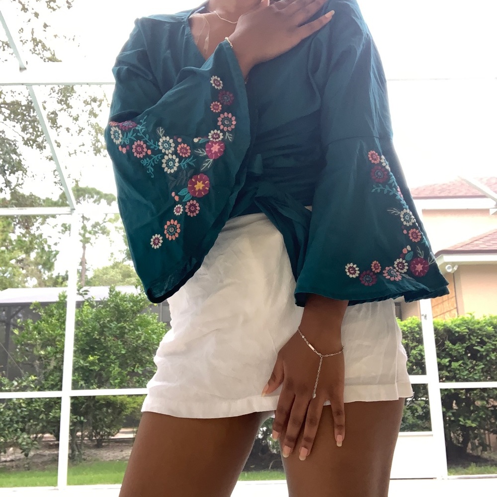 🌸Teal Haute monde foral wrap shirt
